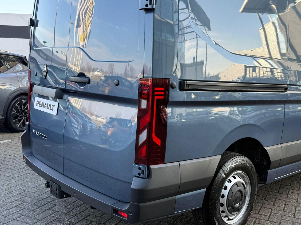 Renault MASTER T35 2.0 dCi 130 L2H2 Advance | BPM vrij | Direct leverbaar | Trekhaak