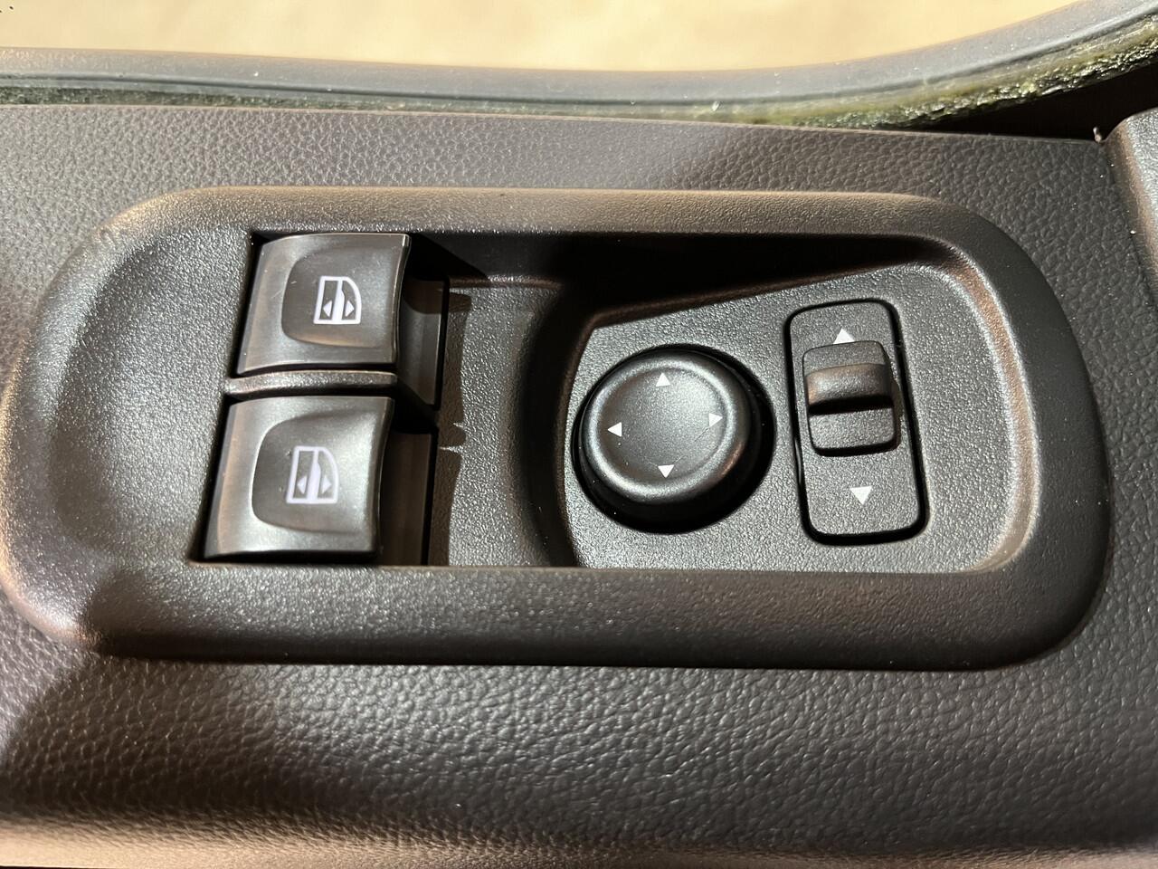 Renault MASTER 2.3 dCi 145 PK L3 DC Dubbel Cabine Open Laadbak / Euro 6 / Airco / Trekhaak / Cruise Control / DC 7 Pers. / 24.400 KM !!