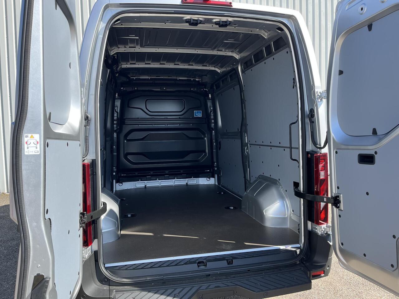 Renault MASTER L2H2 T35 2.0 dCi 130 Advance | 2x schuifdeur | Navigatie | Achteruitrijcamera | Bedrijfswageninrchting | All season banden | Van: ¤ 42.215,- nu rijklaar voor: ¤ 37.293,-