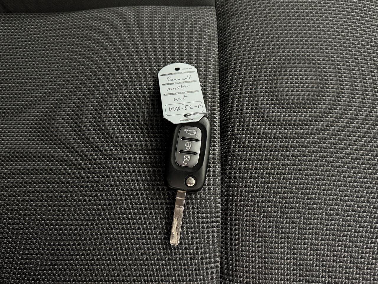 Renault MASTER 2.3DCi 135PK L3H2 Maxi | Navigatie | Airco | Cruise | 3-Persoons | Betimmering