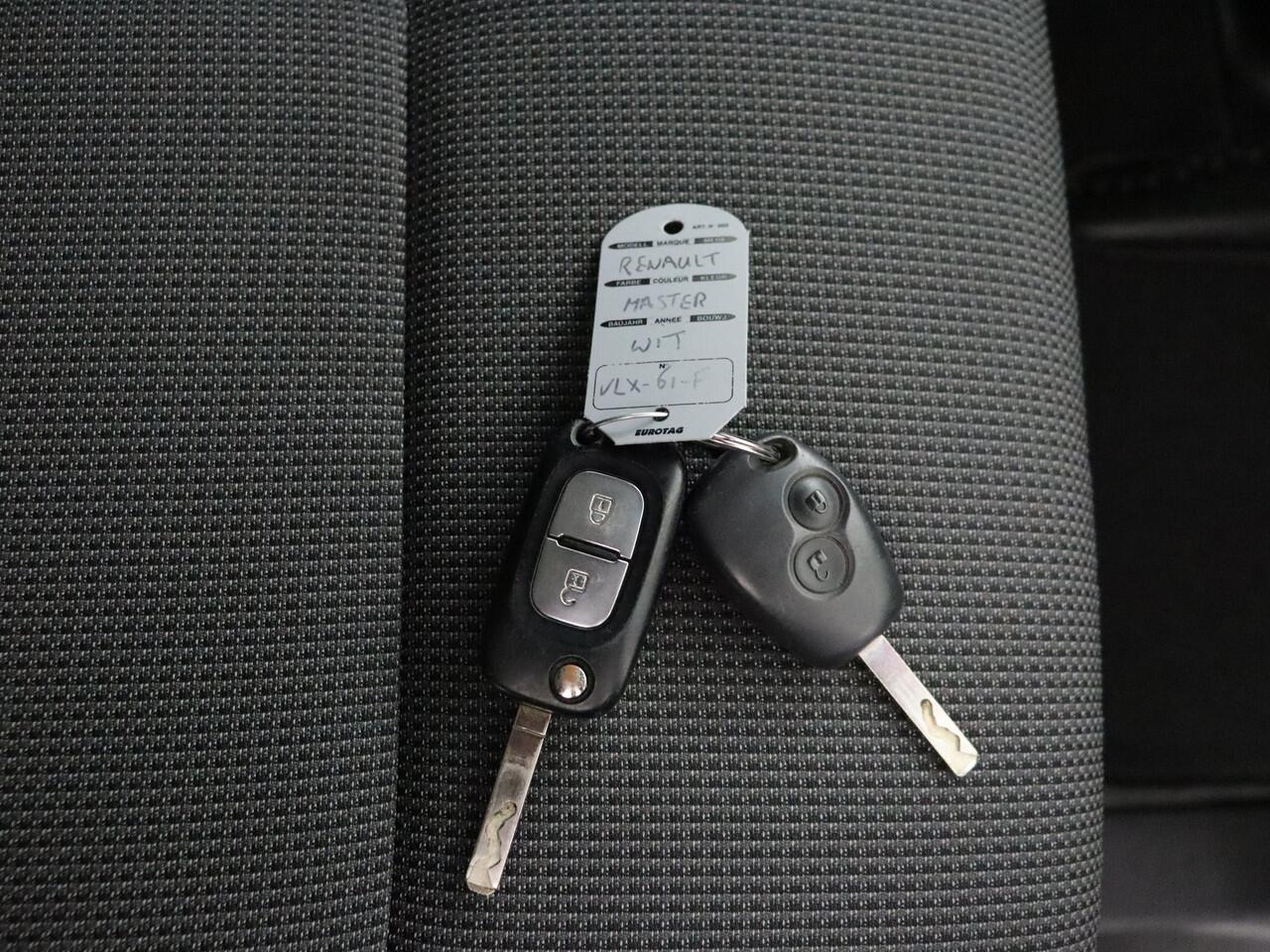 Renault MASTER 2.3DCi 150PK L3H2 Special Edition | Navigatie | Camera | 3-Persoons | Betimmering