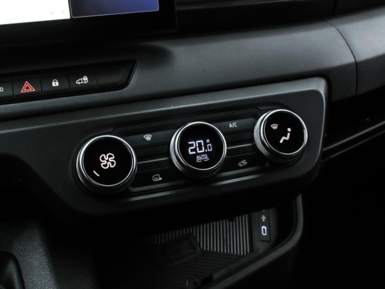 Renault MASTER T35 2.0 dCi 170PK L2H2 Extra | BPM VRIJ! | 2X SCHUIFDEUR | BLIND SPOT | CAMERA | STOELVERWARMING | TREKHAAK |