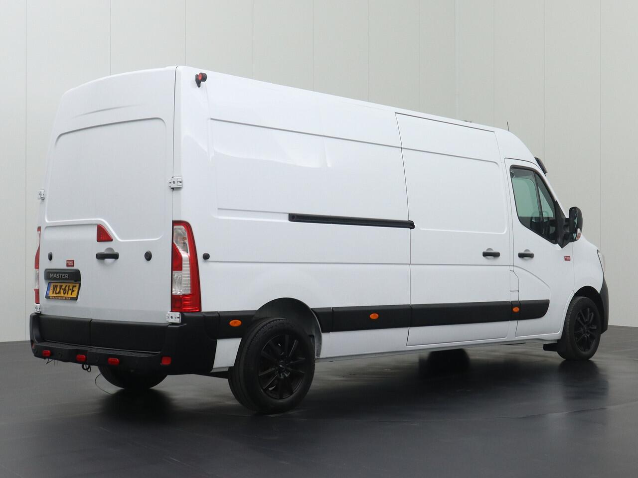Renault MASTER 2.3DCi 150PK L3H2 Special Edition | Navigatie | Camera | 3-Persoons | Betimmering