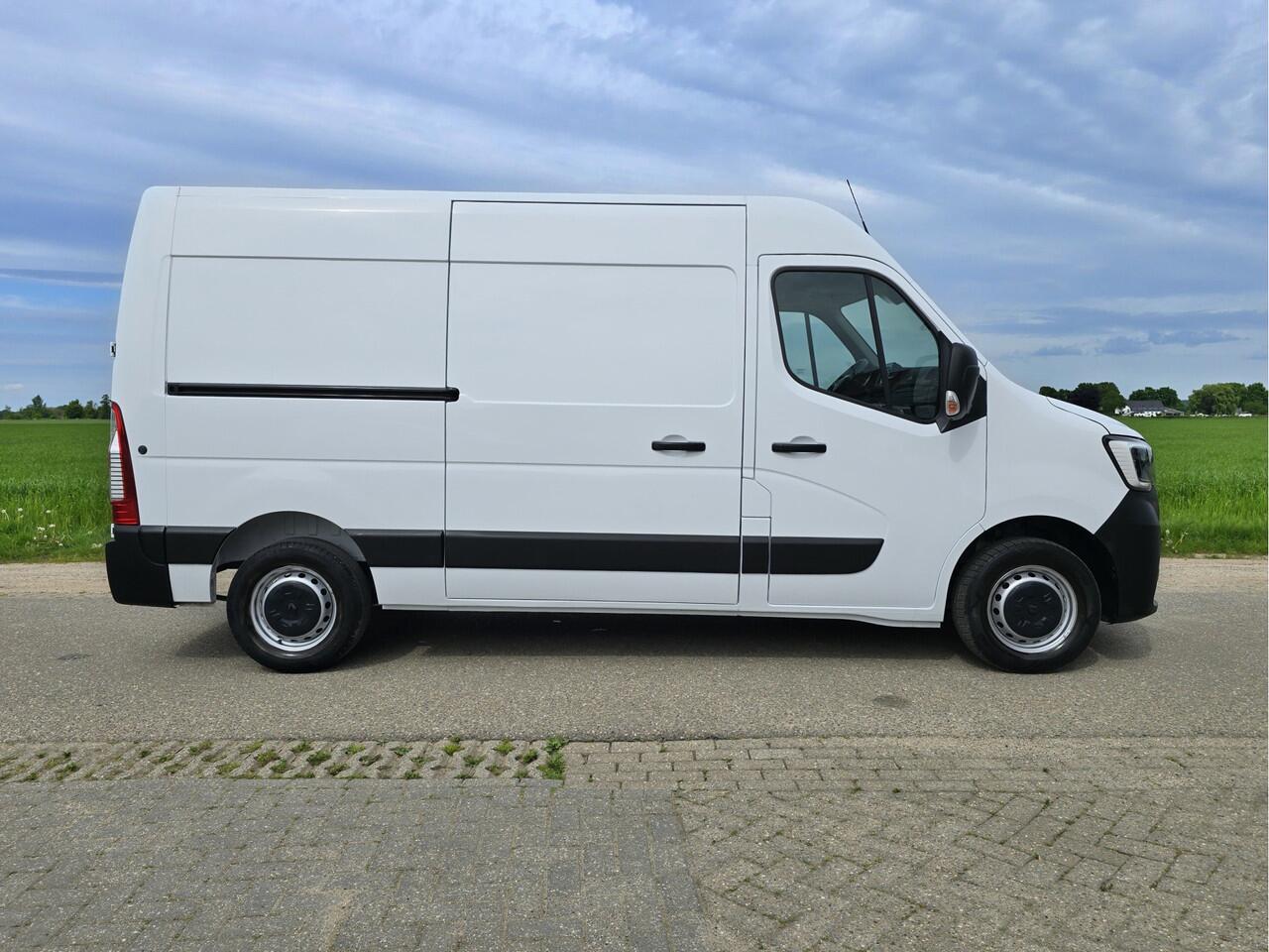 Renault MASTER T33 2.3 dCi 135 L2 H2 - 135 Pk - Euro 6 - Airco - Cruise Control