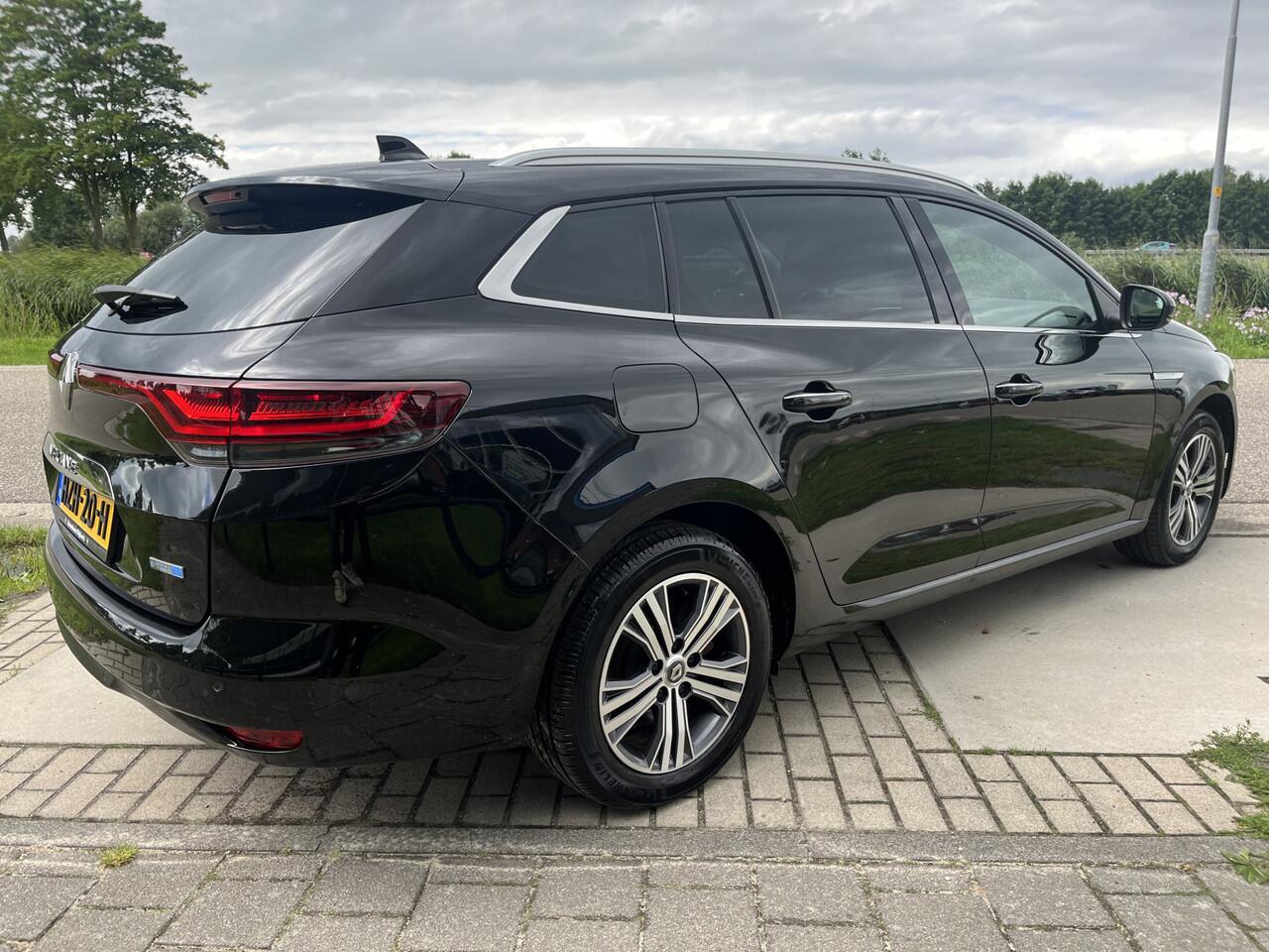 Renault MEGANE Estate 1.6 E-Tech Plug-In Hybrid 160 Intens / Automaat / Apple Carplay - Android Auto / Keyless / Stoelverw. / PDC V+A / 16'' LMV /