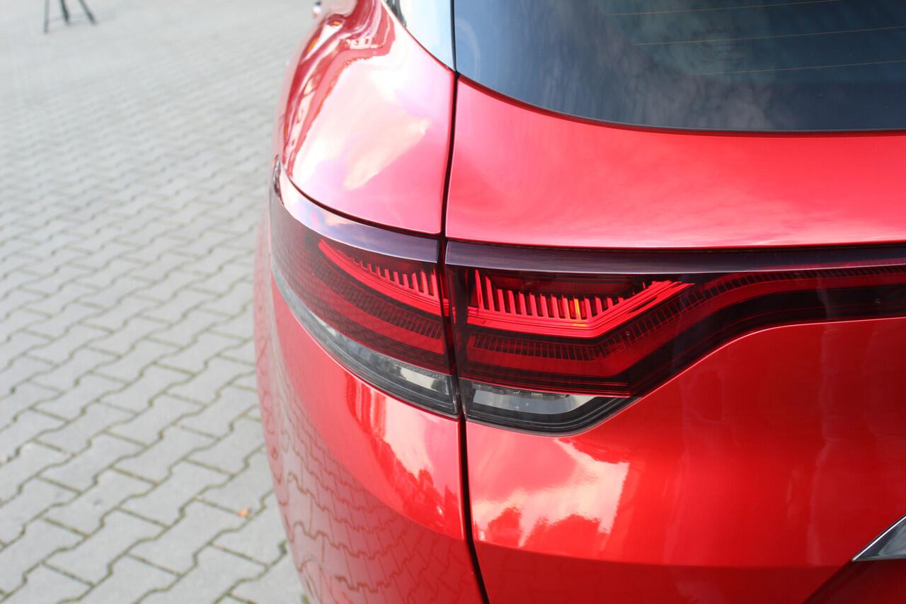 Renault MEGANE Estate 1.3 TCe 140 Techno | Incl. 12 maanden garantie | Trekhaak | Parkeersensoren | Achteruitrijcamera | Apple carplay/Android auto | Cruise control | Lichtmetalen velgen | Navigatie | Airco | Climate control | Bluetooth