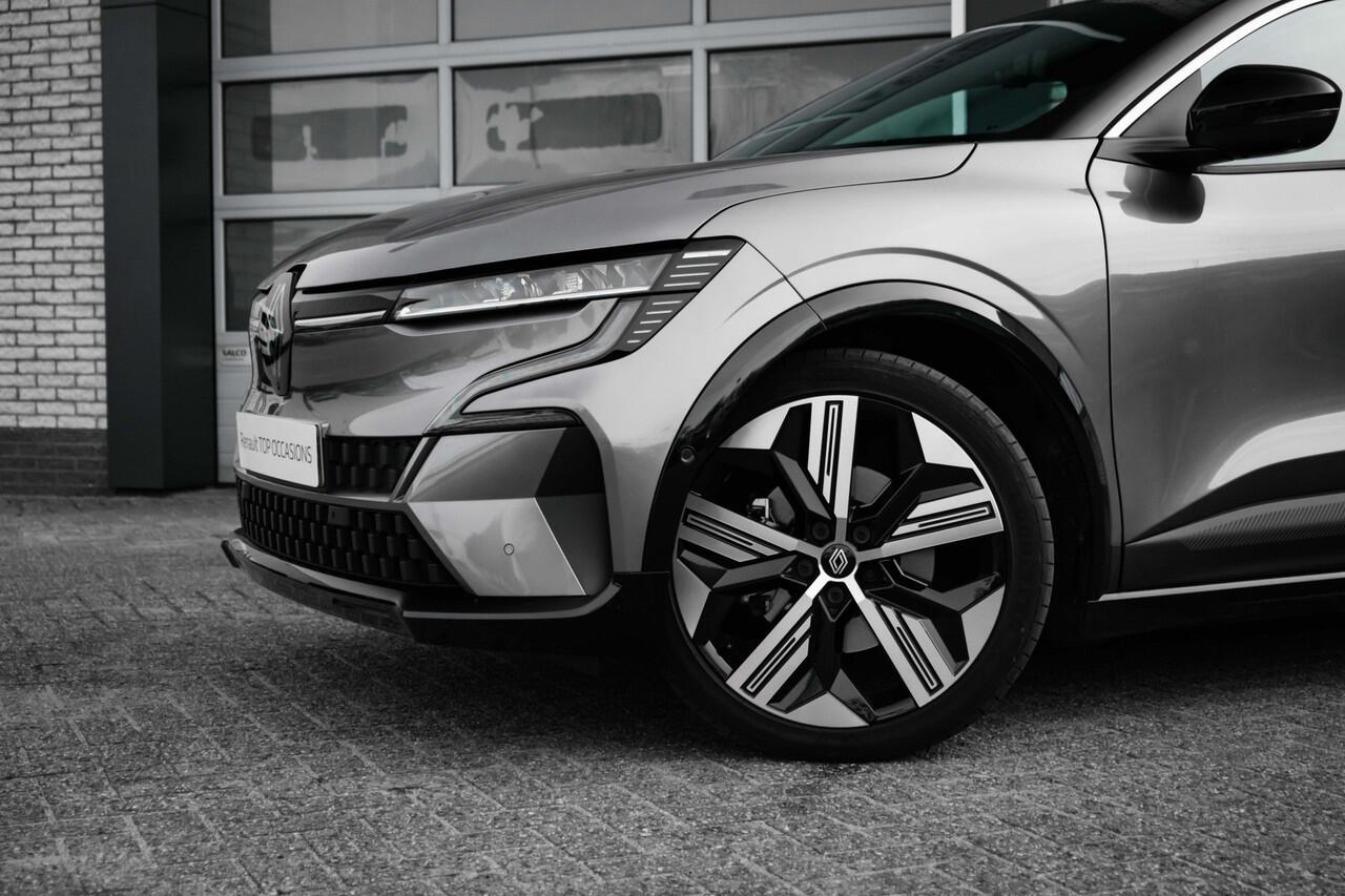 Renault MEGANE E-Tech EV60 Optimum Charge Iconic | lederen bekleding | Harman Kardon audio | elektrisch stoelverstelling | 16 % bijtelling over 30K > 60 mnd af nieuw | | incl. Bovag rijklaarpakket met 12 maanden garantie |