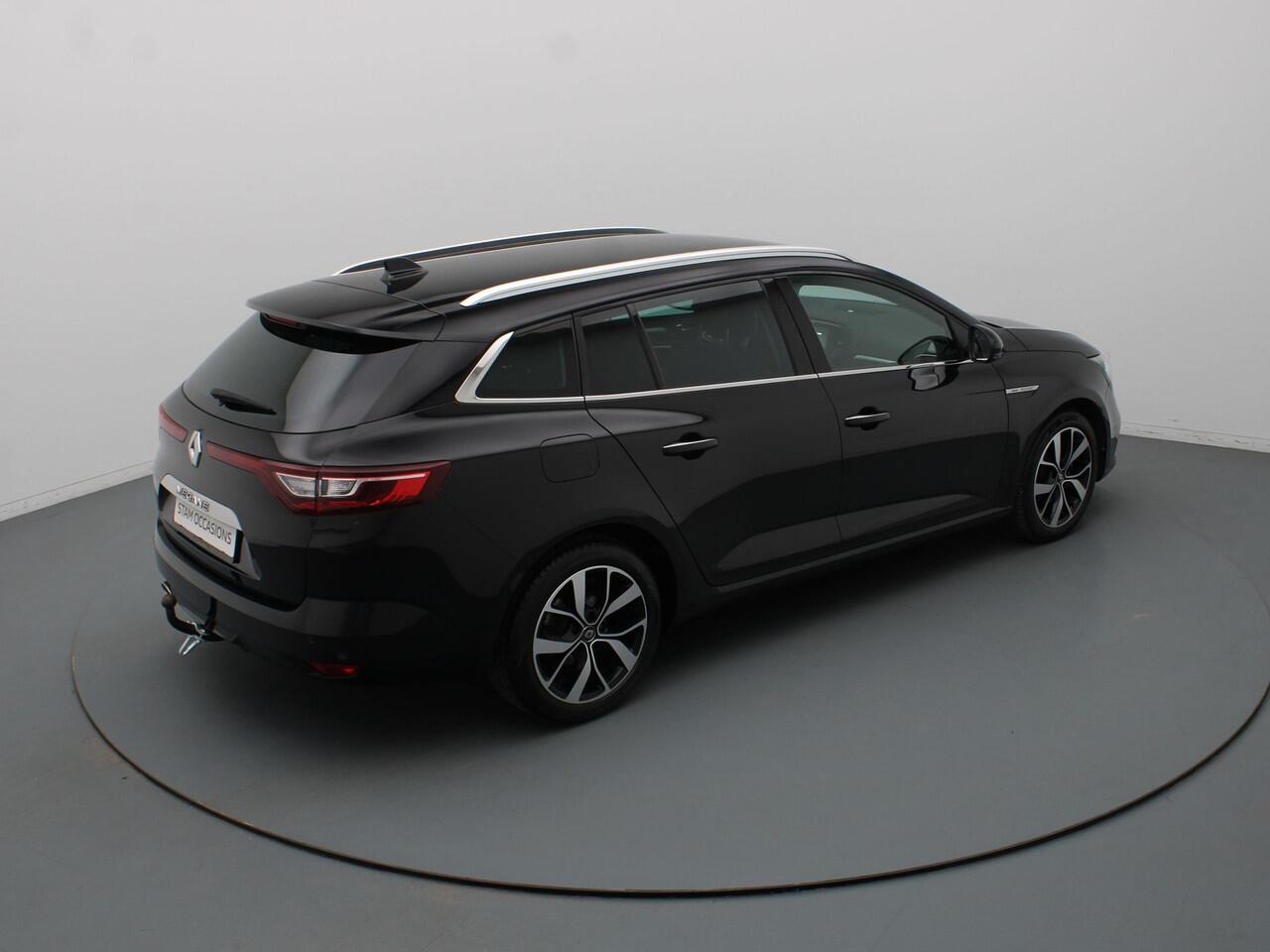 Renault MEGANE Estate TCe 115pk BOSE Camera | Cruise | Navi | Parkeersens. v+a | Trekhaak