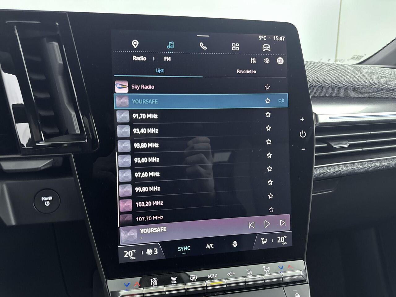 Renault MEGANE E-Tech EV60 Optimum Charge Techno | Navigatie met Google Integratie | Climate Control | Cruise Control Adaptief | Apple Carplay/Android Auto | Harman Kardon Premium Audio | Warmtepomp | Pack Winter | Parkeersensoren incl. Camera |