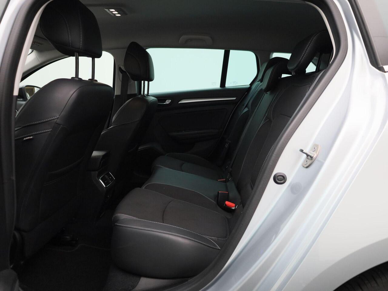 Renault MEGANE Estate 1.3 TCe 140PK Techno | Navigatie | Apple Carplay | Stoel + Stuurverwarming | Parkeersensoren & Camera | Climate Control | Virtual Cockpit | Adaptive Onderstel |