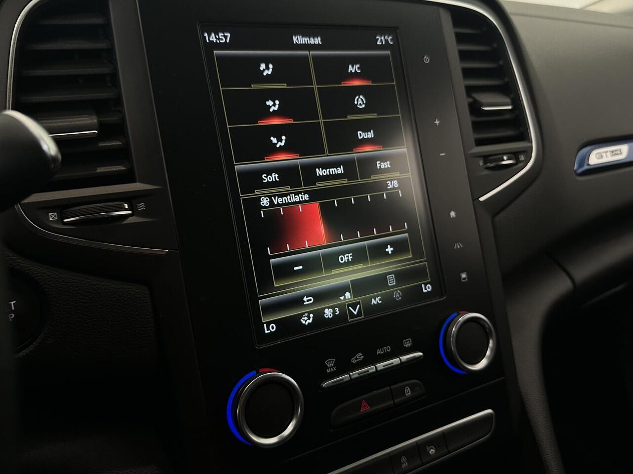 Renault MEGANE Estate 1.3 TCe 160 EDC GT-Line | Parkeersensoren voor, zij, achter en achteruitrijcamera | Apple Carplay/Android Auto