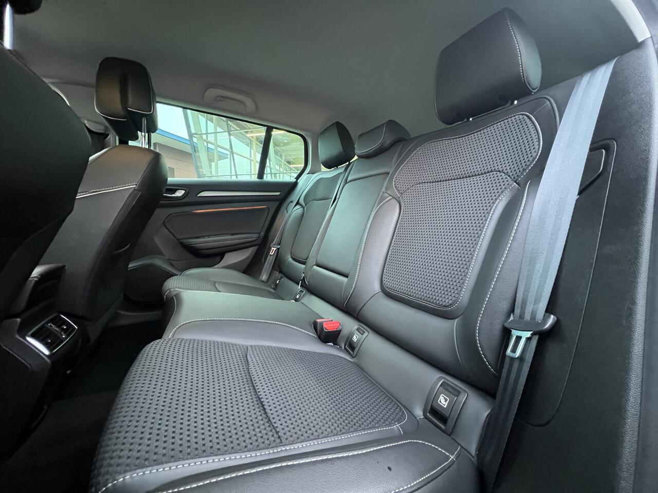 Renault MEGANE Estate 1.3 TCe Bose / Camera / Stoelverw. / Apple Carplay-Android Auto / PDC V+A / Keyless / Climate / 17'' LMV /