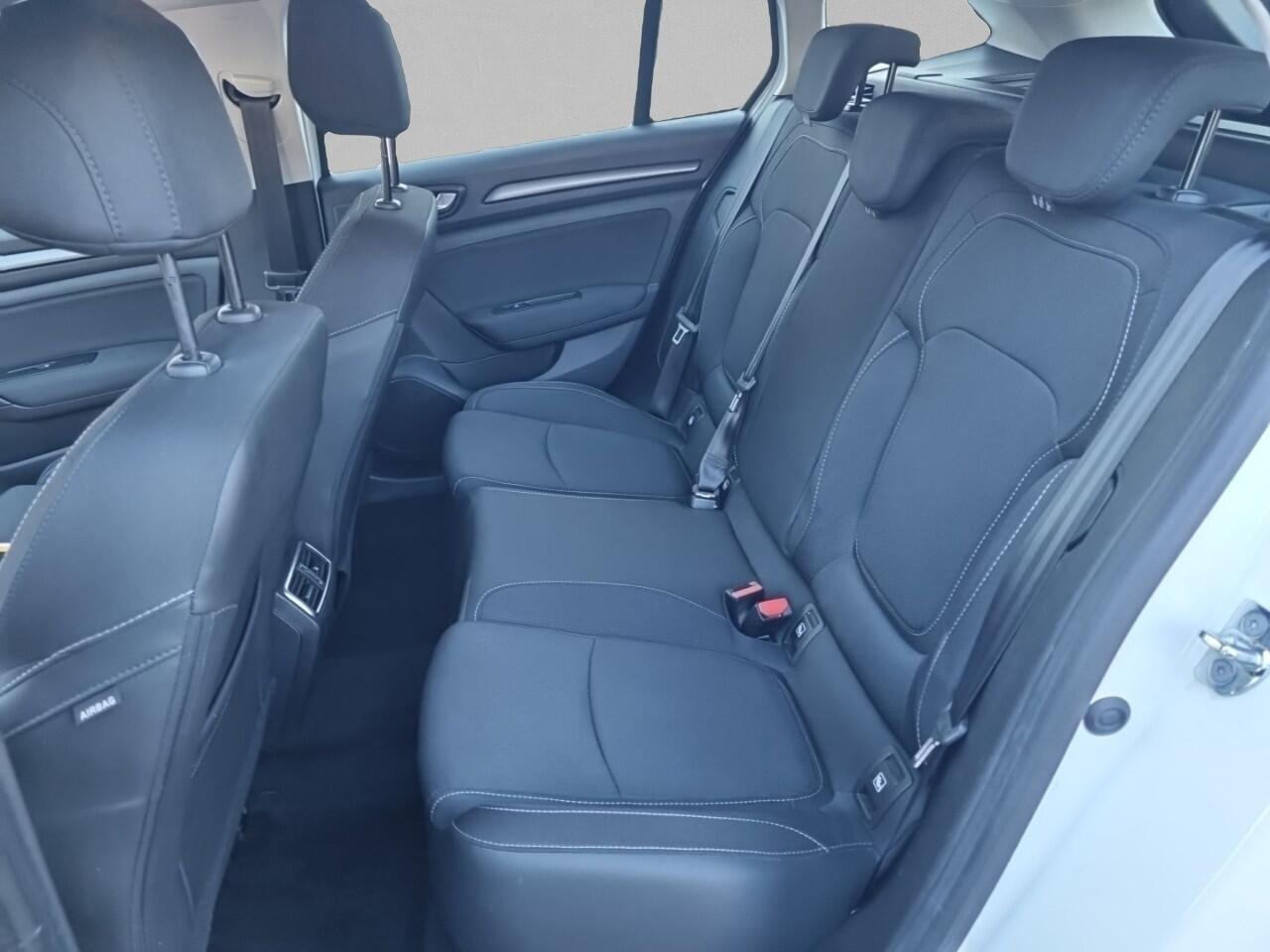 Renault MEGANE Estate 1.6 E-Tech Plug-In Hybrid 160 Business Zen AUTOMAAT / PDC V+A / NAVI / ECC