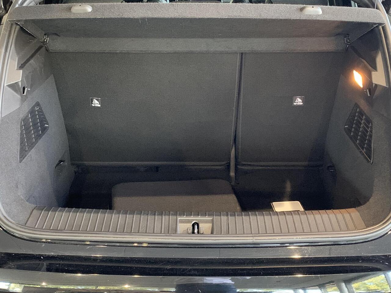 Renault MEGANE E-Tech EV60 Optimum Charge Iconic | ADAPTIVE CRUISECONTROL | 360 CAMERA | STOEL-/STUURVERWARMING | TREKHAAK | BLIS