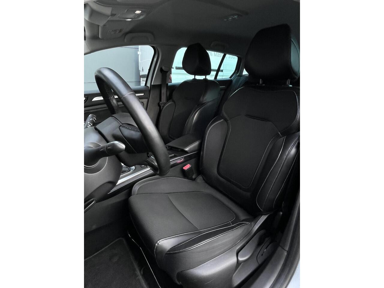 Renault MEGANE Estate 1.3 TCe 140 Techno | Pack Parking | Trekhaak | All seasonbanden