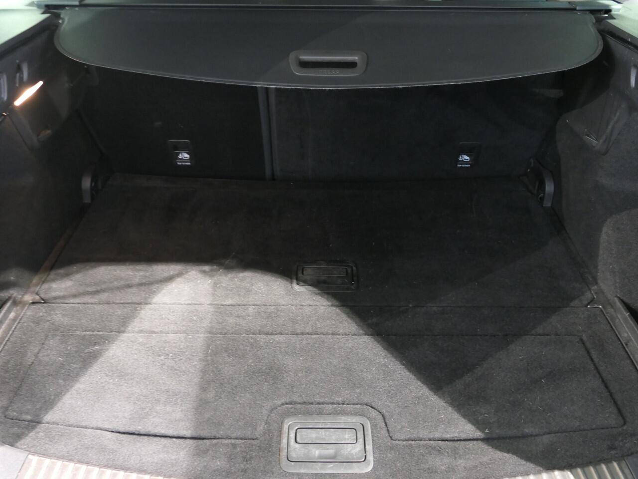 Renault MEGANE Estate 1.3 TCe Intens - Occasion Lease vanaf ¤494 p/m - Trekhaak - Sensor v+a - Cruise - Navi