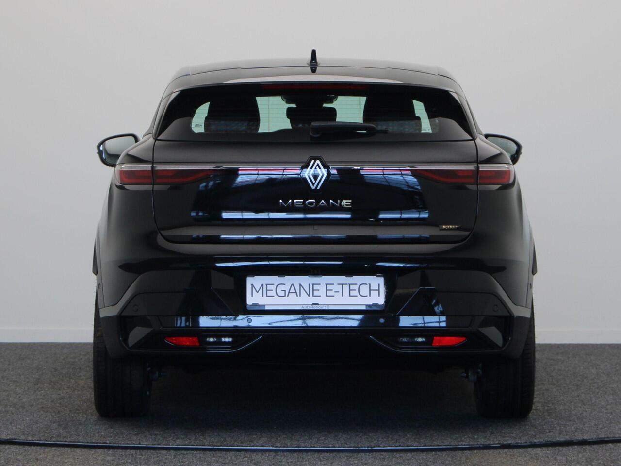 Renault MEGANE E-Tech comfort range Evolution 130pk 60 kWh | Navigatie | Stoel- en stuurwielverwarming | Parkeersensoren rondom |