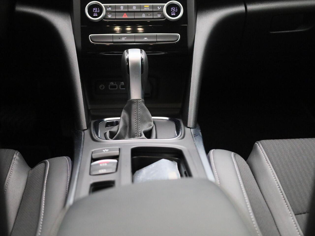 Renault MEGANE Estate 1.3 TCe 140 PK Techno Navigatie | Climate Control | Cruise Control | Parkeersensoren Voor en Achter | Camera Achter | Apple Carplay & Android Auto