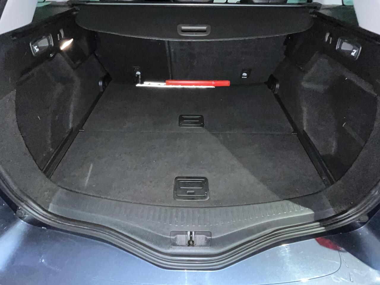 Renault MEGANE Estate 1.3 TCe 140 Techno | Trekhaak | All season banden | Automaat | Navigatie |