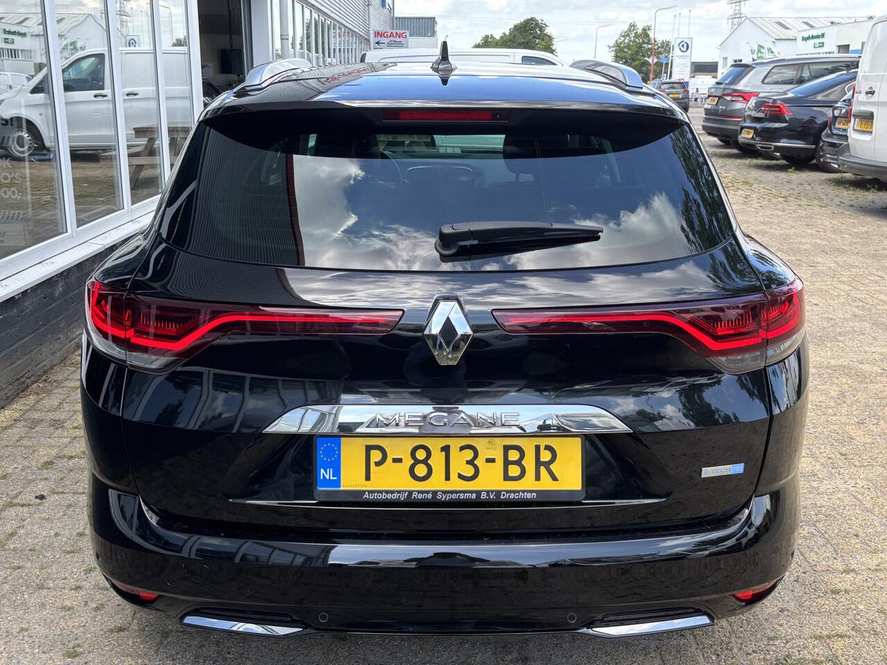 Renault MEGANE Estate 1.6 E-Tech Plug-In Hybrid 160 R.S. Line | Stuur en Stoel Verwarming | Parkeer Assist | Head Up Display