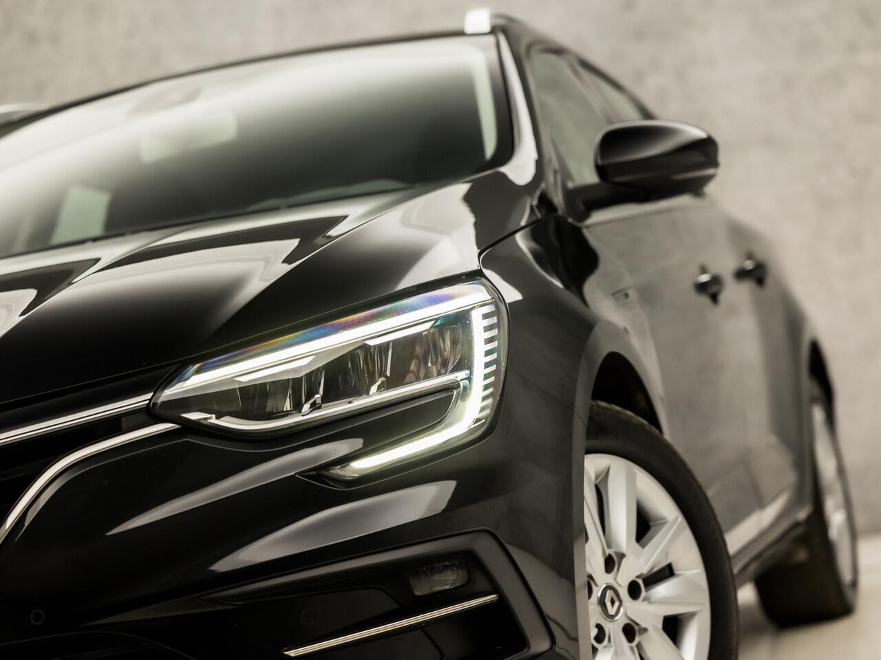 Renault MEGANE Estate 1.3 TCe Sport Deluxe (VIRTUAL COCKPIT, APPLE CARPLAY, GROOT NAVI, SPORTSTOELEN, CAMERA, LED KOPLAMPEN, TREKHAAK, DAB+, NIEUWSTAAT)