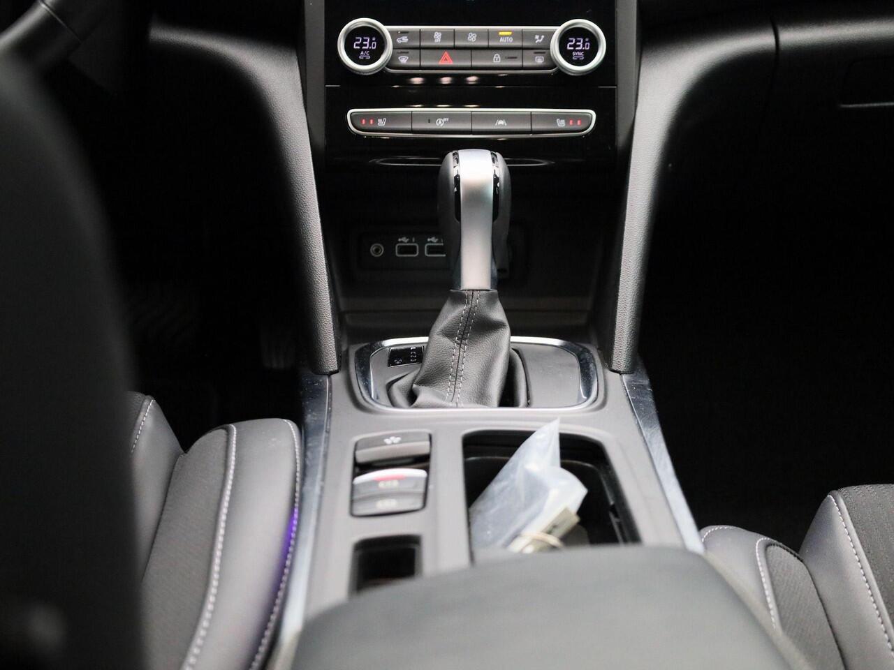 Renault MEGANE Estate 1.3 TCe 140PK Techno | Navigatie | Apple Carplay | Stoel + Stuurverwarming | Parkeersensoren & Camera | Climate Control | Virtual Cockpit | Adaptive Onderstel |