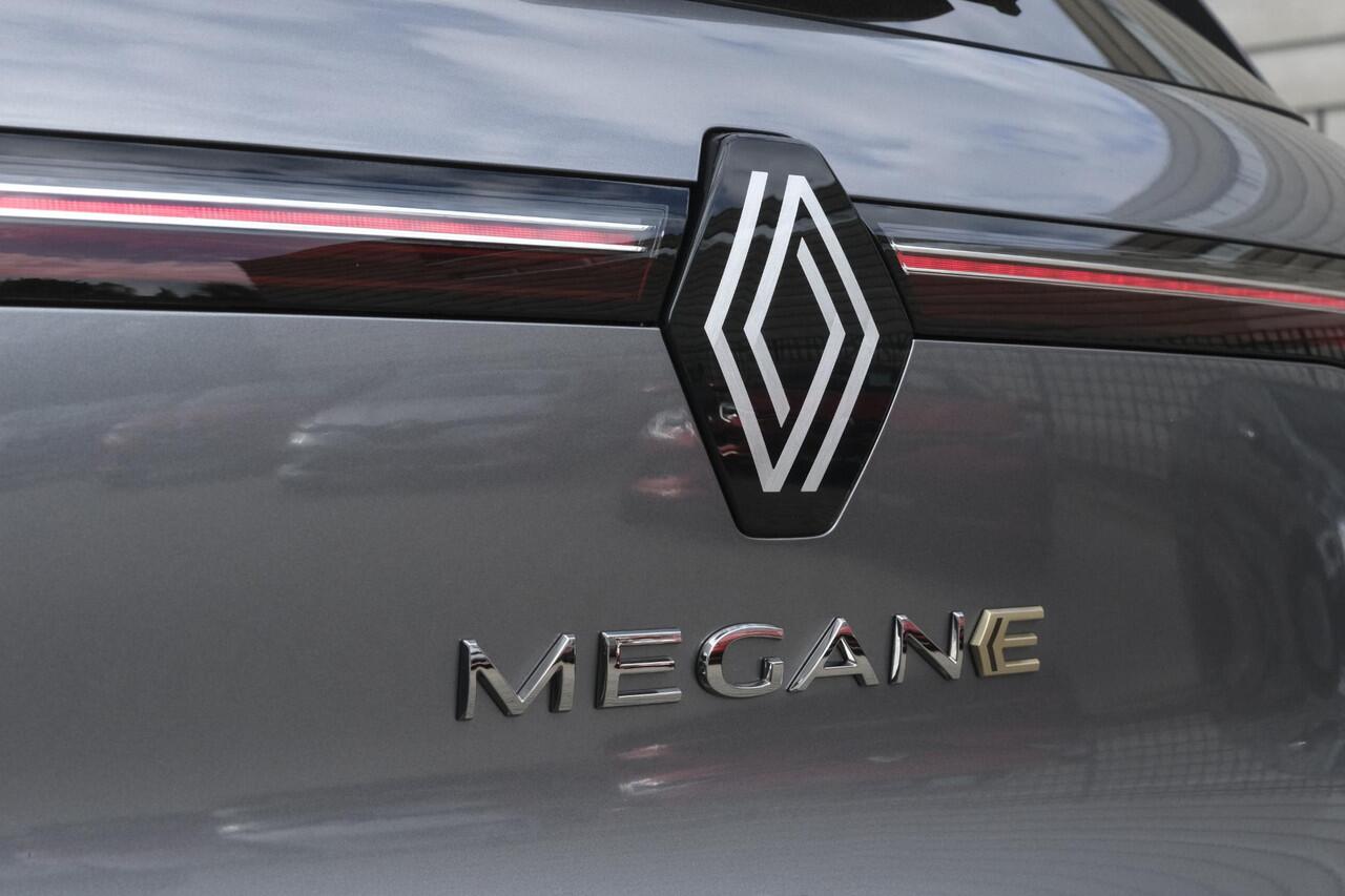 Renault MEGANE E-Tech Comfort Range Techno 60 kWh 220PK | Pack Augmented Vision & Advanced Driving Assist | Pack Winter | Adaptive Cruise Control | Apple CarPlay/Android Auto | Climate Control | Draadloze Oplader | Full LED | Keyless | Voorverwarmingsfunctie | Warmtepom