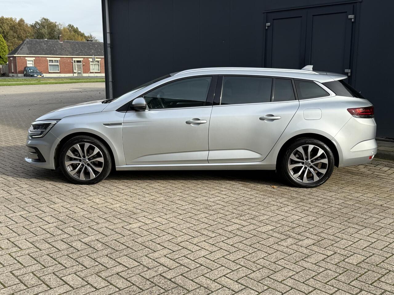 Renault MEGANE Estate 1.6 E-Tech Plug-In Hybrid 160 Techno / Dealer onderhouden / EAER 51 km / Navigatie / HUD / Stuur- en stoelverwarming / Apple Carplay Android / 17" LM wielen / Camera / Parkeerassistent /