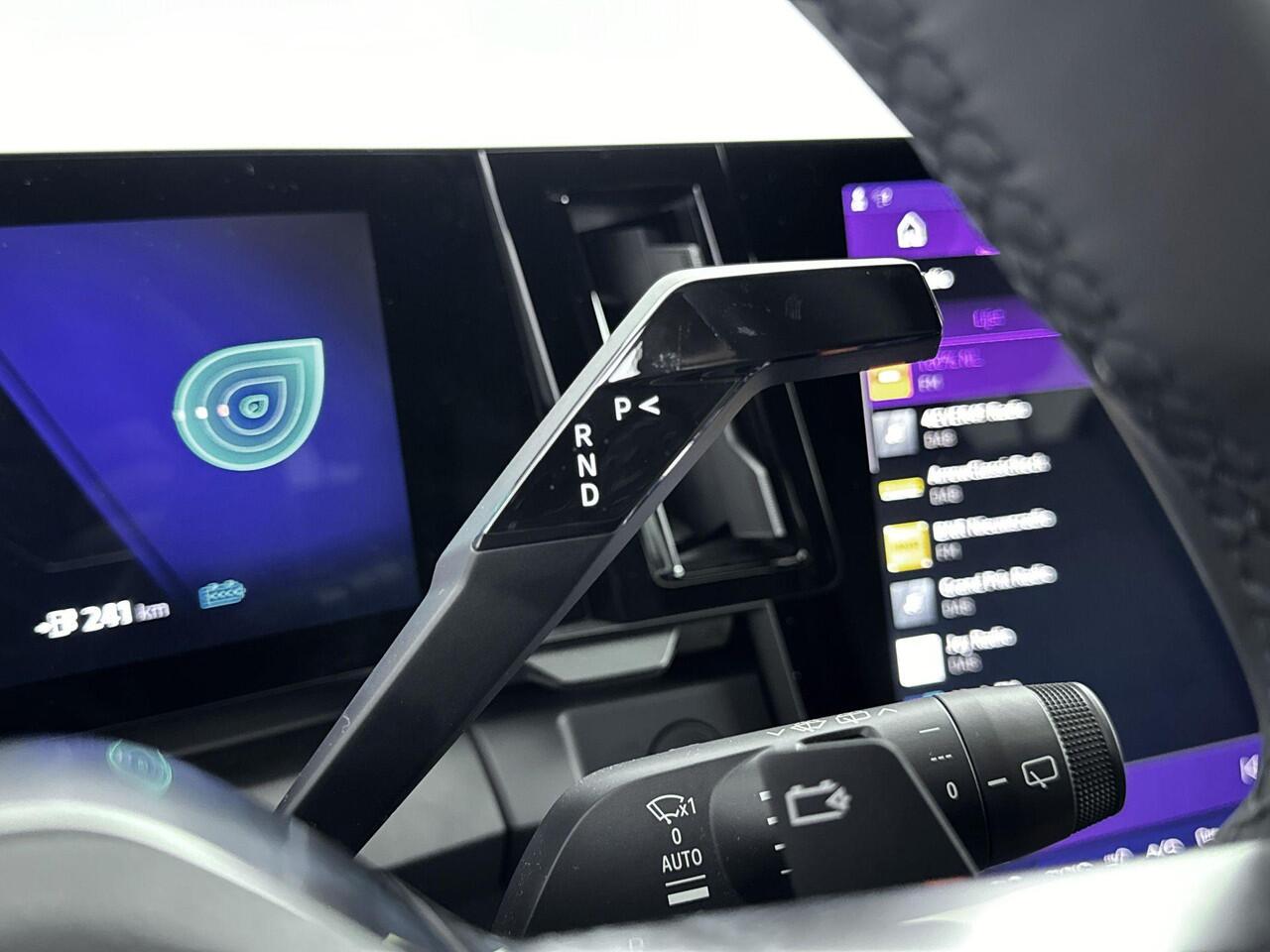 Renault MEGANE E-Tech comfort range techno 220Pk 60 kWh | Navigatie via Google | Apple & Android Carplay | Parkeersensoren Voor & Achter | 360 Camera | Stoel & Stuurverwarming | Adaptieve Cruise Control | Harman Kardon Geluidsysteem |