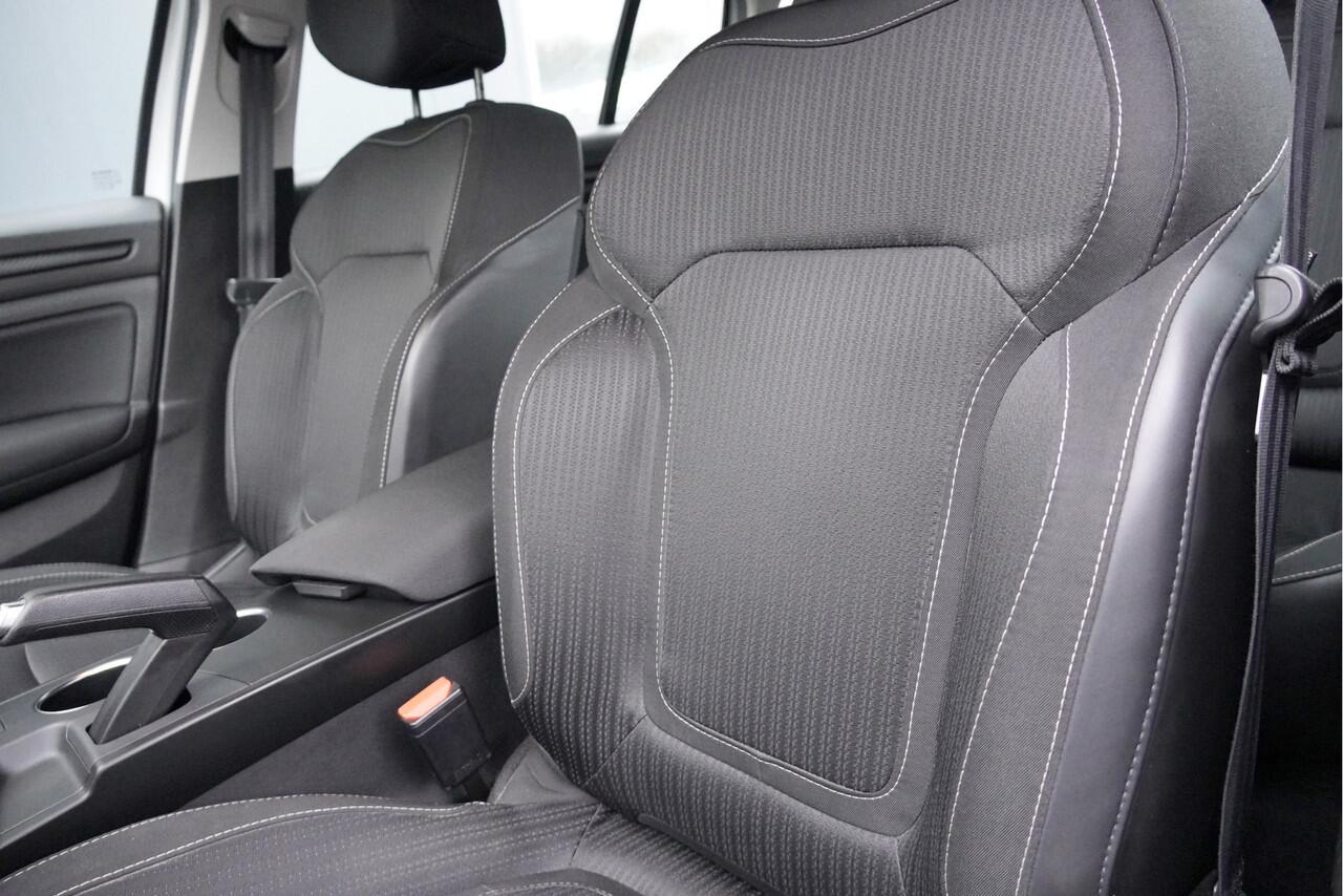 Renault MEGANE Estate 1.3 TCe Zen BJ2020 Led | Pdc | Navi | Trekhaak | App-Connect | Climate control | Cruise control | Getint glas