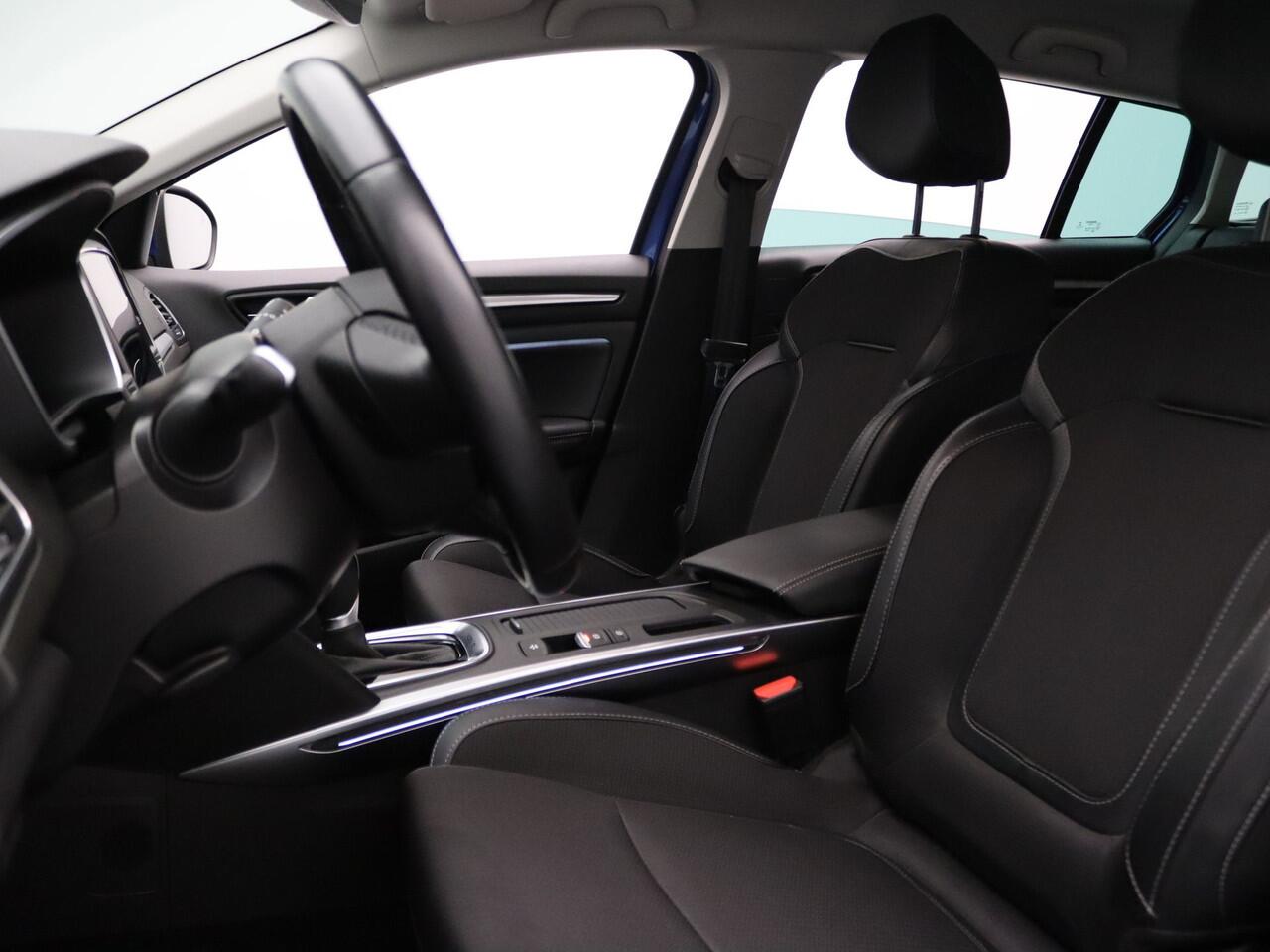 Renault MEGANE Estate E-Tech Plug-In Hybrid 160pk Intens Camera | Adapt. Cruise | Navi | Parkeersens. v+a