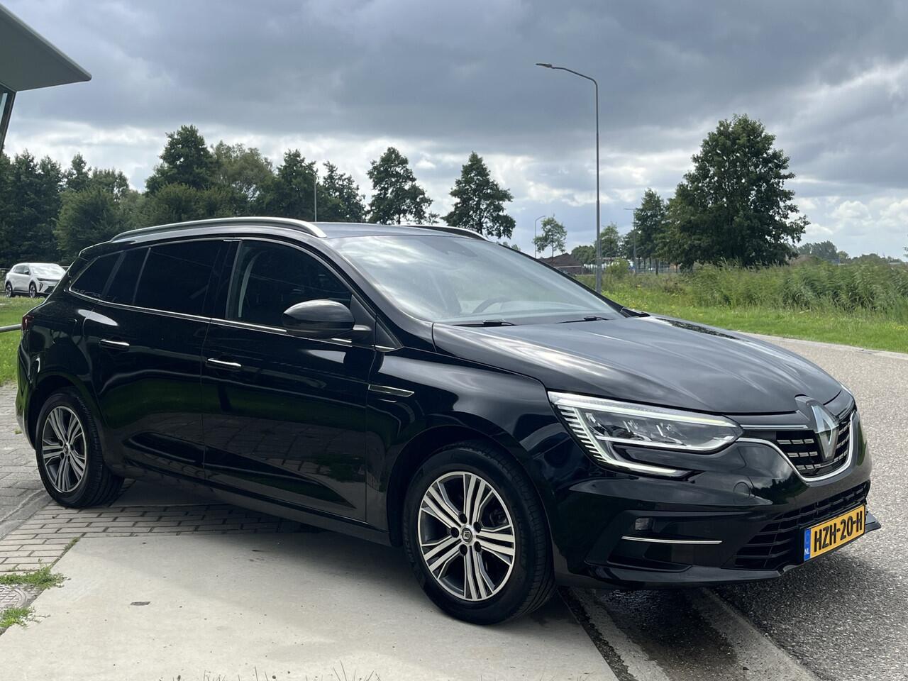 Renault MEGANE Estate 1.6 E-Tech Plug-In Hybrid 160 Intens / Automaat / Apple Carplay - Android Auto / Keyless / Stoelverw. / PDC V+A / 16'' LMV /