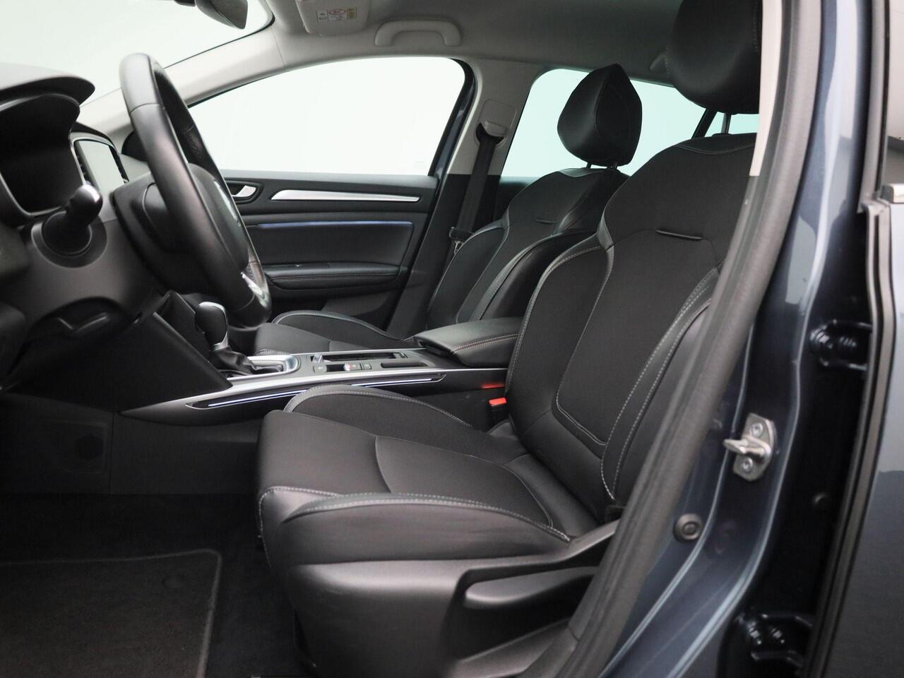 Renault MEGANE Estate TCe 140 EDC Automaat Techno | Climate Control | Apple Carplay & Android Auto | Navigatie | 17' Inch Lichtmetalen Velgen | Parkersensoren + Achteruitrijcamera |