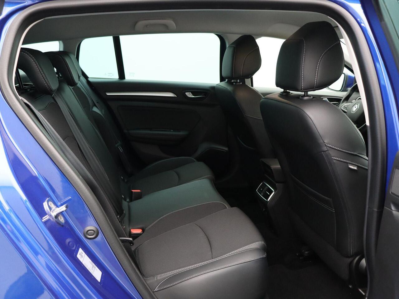 Renault MEGANE Estate TCe 140pk EDC/Autom. Intens | Navigatie | Climate control | Parkeersensoren voor en achter | Apple carplay / Android auto |