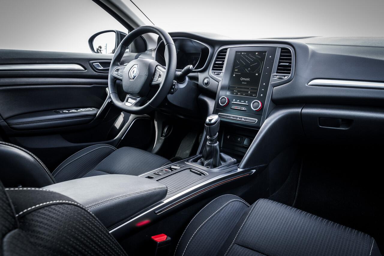 Renault MEGANE Estate 1.3 TCe 140 Pk Limited | Trekhaak | Sportstoelen | Camera | 17 inch LMV | Getint Glas