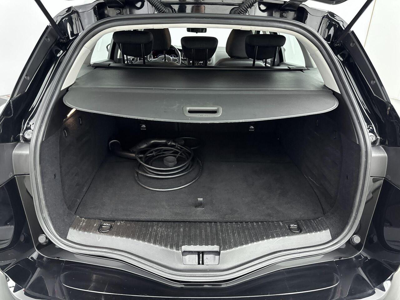 Renault MEGANE Estate 1.6 E-Tech Plug-In Hybrid 160Pk Business Zen | Navigatie | Cruise & Climate Control | Apple & Android Carplay | All Season Banden |