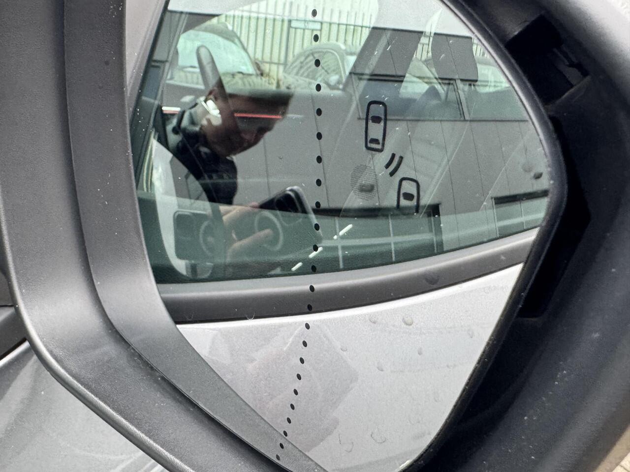 Renault MEGANE E-Tech EV60 Optimum Charge Iconic | stoel verwarming | digitale binnen spiegel | blinde hoek detectie | adaptive cruise control |