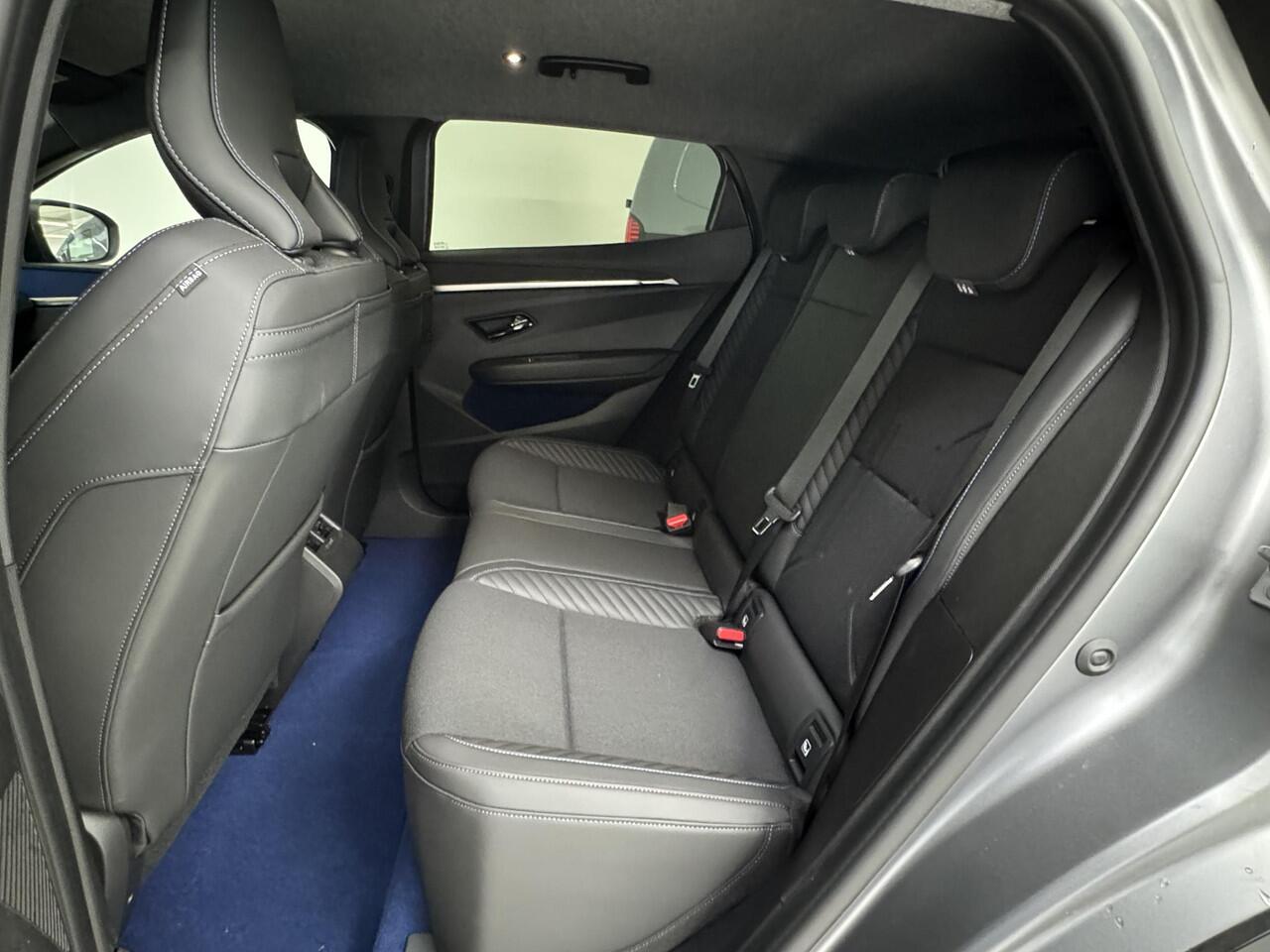 Renault MEGANE E-Tech Comfort Range Esprit Alpine 60 kWh | Demo | Warmtepomp | Harman / Kardon | Camera | Stoel + stuurverwarming |