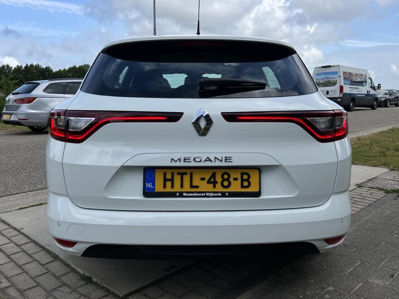 Renault MEGANE Estate 1.3 TCe 140 PK Business / Dealer onderhouden / Apple Carplay - Android Auto / Stoelverw. Climate / PDC V+A /