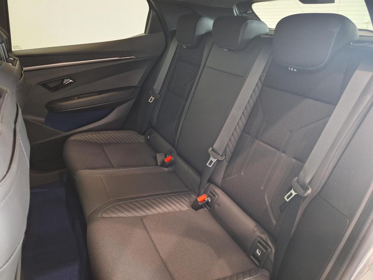 Renault MEGANE E-Tech Esprit Alpine 220 Comfort Range 60 kWh | All season banden | Pack Driving & Sound | Van: ¤ 44.359,- nu rijklaar voor: ¤ 42.359,-