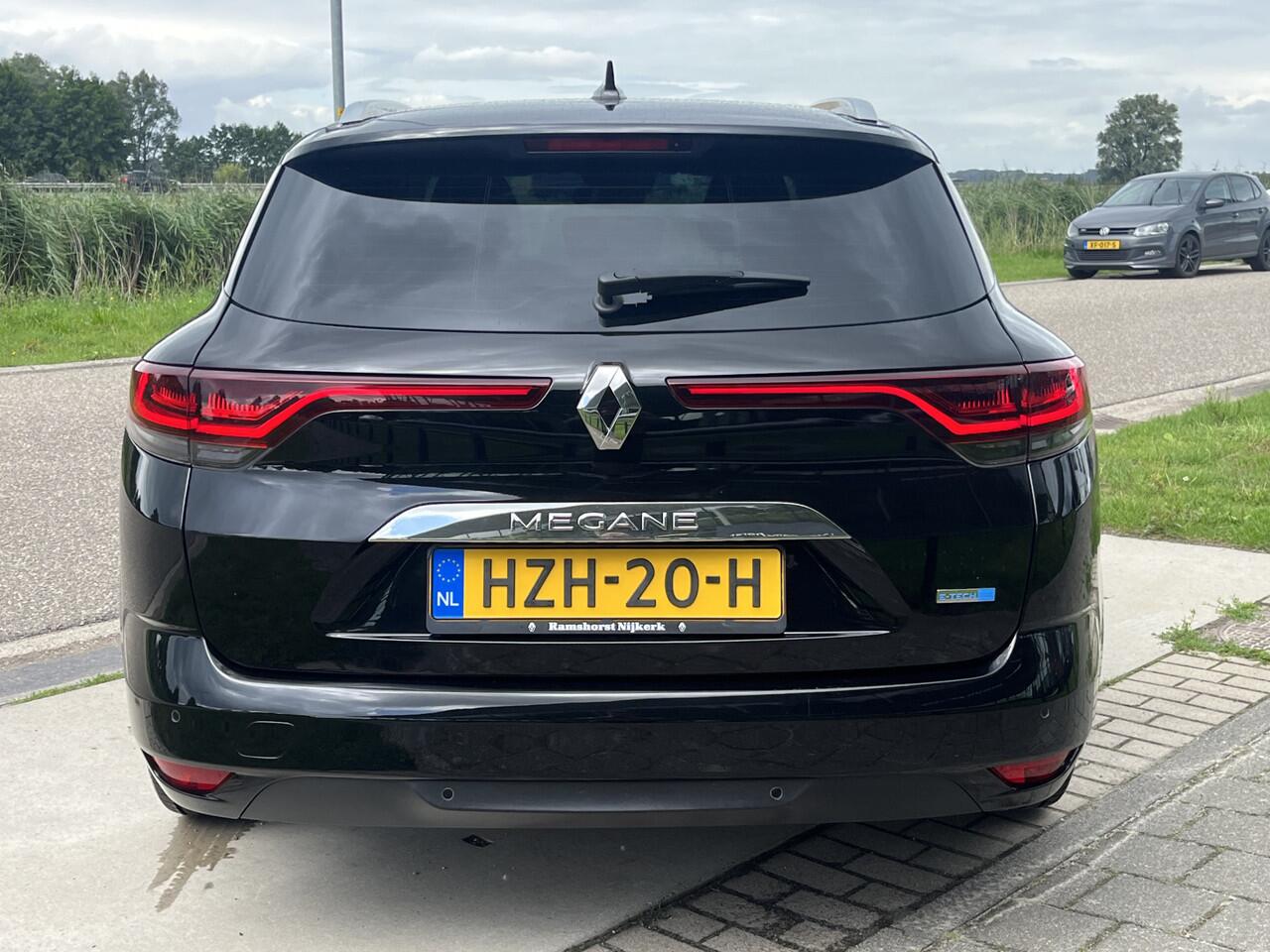 Renault MEGANE Estate 1.6 E-Tech Plug-In Hybrid 160 Intens / Automaat / Apple Carplay - Android Auto / Keyless / Stoelverw. / PDC V+A / 16'' LMV /