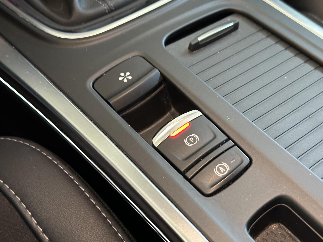 Renault MEGANE 1.3 TCe 140 Intens EDC AUTOMAAT | NAVIGATIE | TREKHAAK | CAMERA | PARKEERSENSOREN