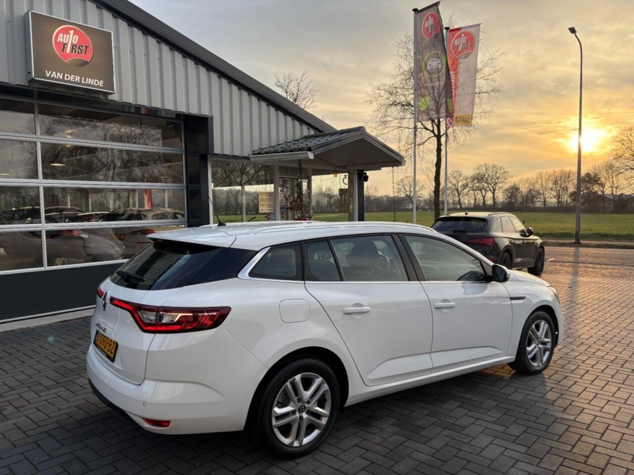 Renault MEGANE 1.3 TCE ZEN, Cruise control, Navigatie,Airco, All-in prijs inclusief apk en afleverbeurt!