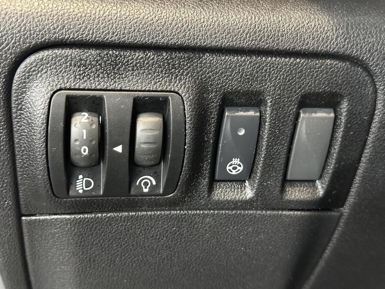 Renault MEGANE 1.3 TCe 140 Intens EDC AUTOMAAT | NAVIGATIE | TREKHAAK | CAMERA | PARKEERSENSOREN