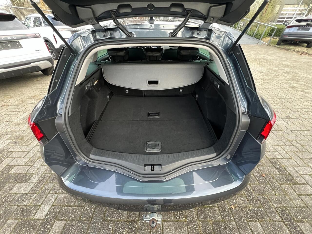 Renault MEGANE Estate 1.3 TCe 140 Techno | Trekhaak | Navigatie | Achteruitrijcamera