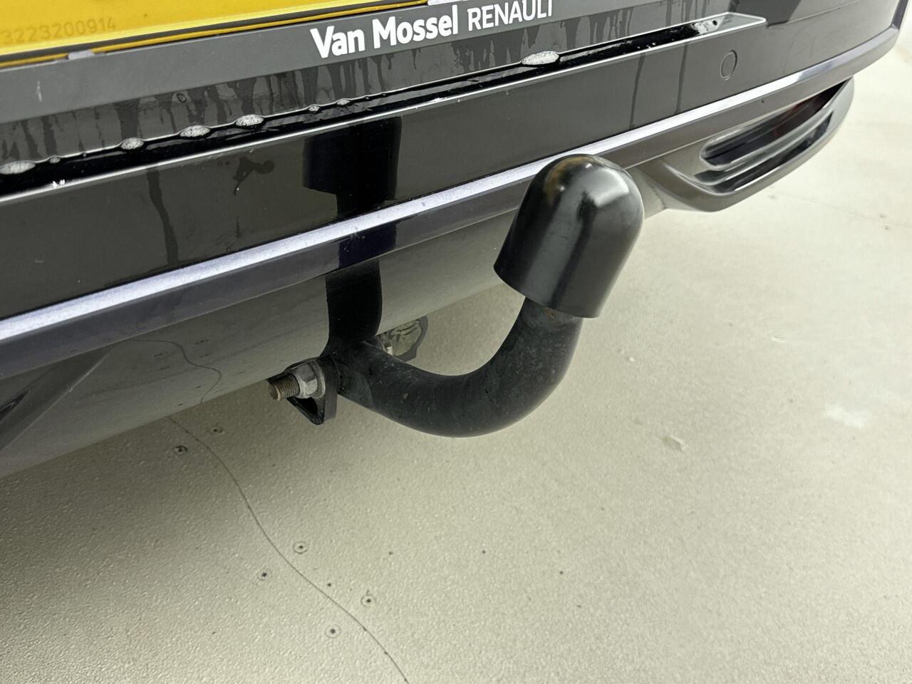 Renault MEGANE E-Tech EV60 220Pk Optimum Charge Iconic | Trekhaak | Google Navigatie | Stoel En Stuurverwarming | Adaptive Cruise Control | Park Assistent | Ledereden Bekleding | Apple/Android Carplay |