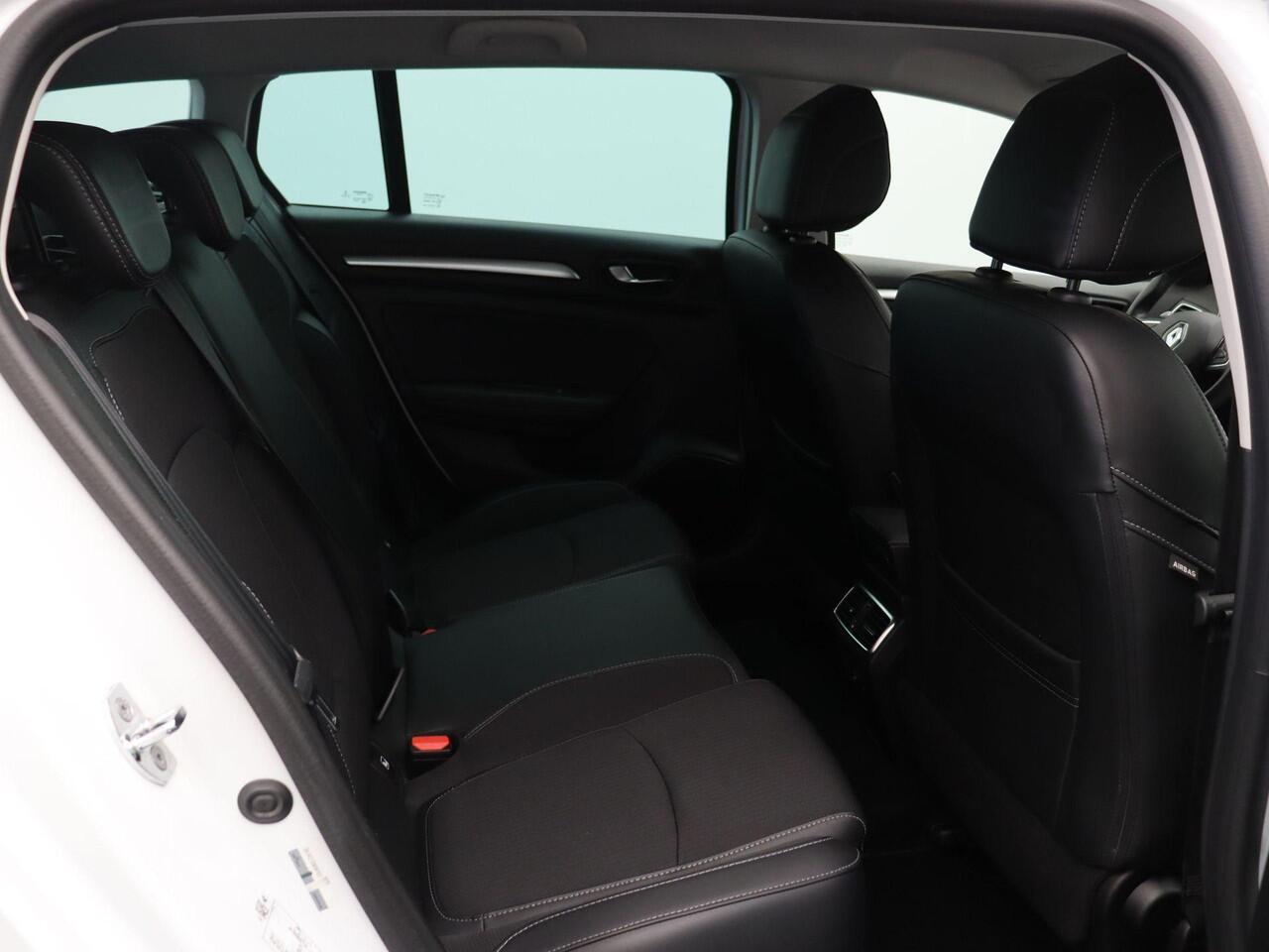 Renault MEGANE Estate TCe 140pk Techno | Stoel- en stuurwielverwarmig | 1700kg trekvermogen | Grootscherm navigatie |