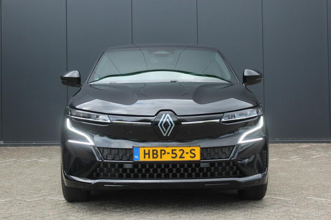 Renault MEGANE E-Tech Comfort Range Techno 60 kWh 220Pk | Google Navigatie | Draadloze Carplay | Parkeersensoren & Camera | Voorstoelen & Stuur verwarming | All Season Banden | Full LED Verlichting |