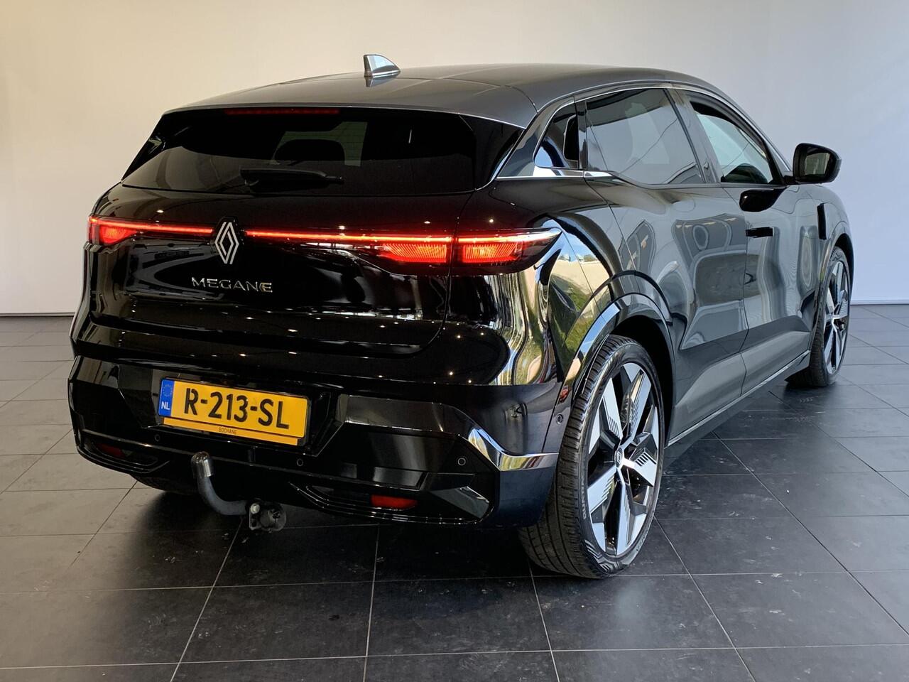Renault MEGANE E-Tech EV60 Optimum Charge Iconic | ADAPTIVE CRUISECONTROL | 360 CAMERA | STOEL-/STUURVERWARMING | TREKHAAK | BLIS