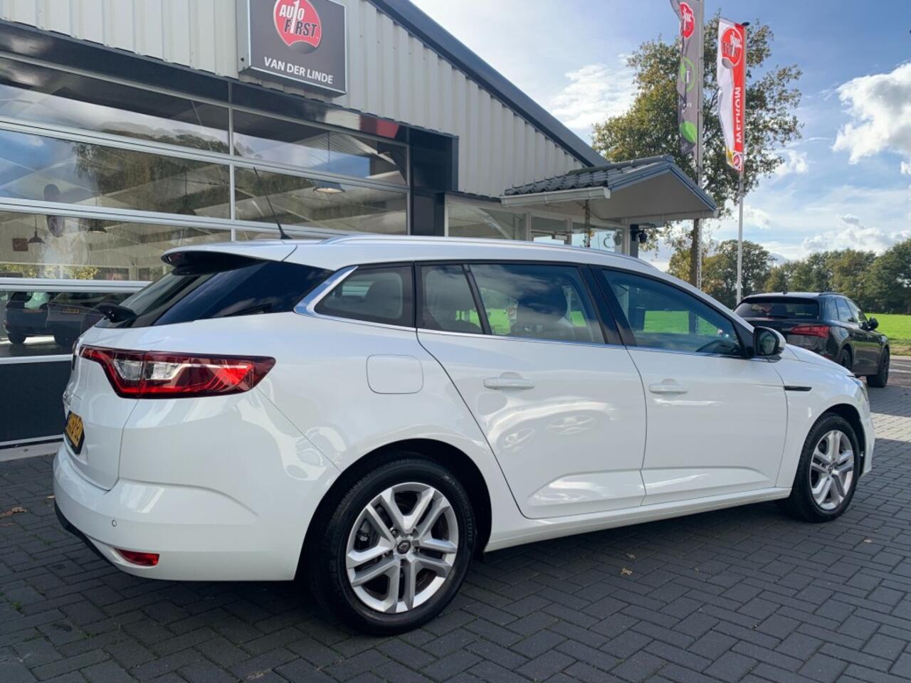 Renault MEGANE 1.3 TCE ZEN, Cruise control, Navigatie,Airco, All-in prijs inclusief apk en afleverbeurt!